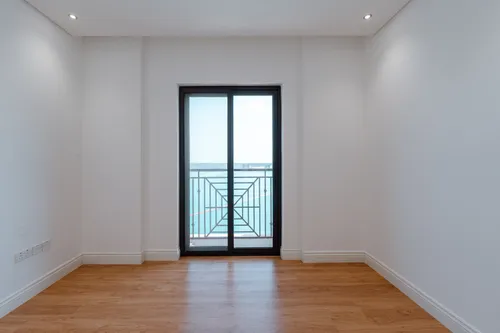 4 Bedrooms Apartment in Shore