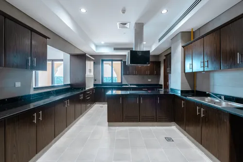 4 Bedrooms Apartment in Shore