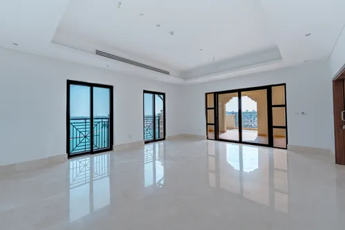4 Bedrooms Apartment in Shore
