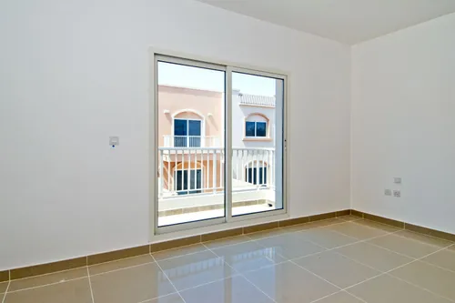 5 Bedrooms Townhouse in Mediterranean Style