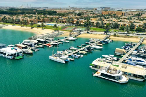 4 Bedrooms Townhouse in Mangrove Village