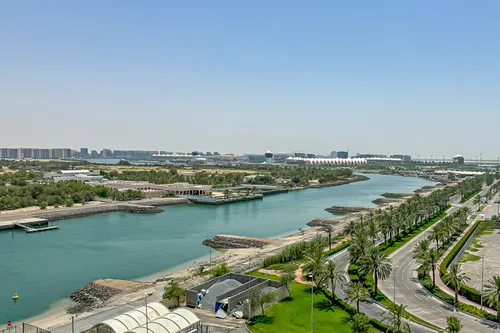Apartment in Waters Edge