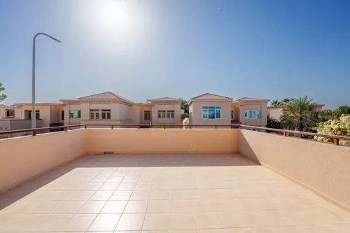 5 Bedrooms Villa in Lailak