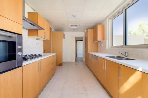 4 Bedrooms Villa in Al Tharwaniyah Community
