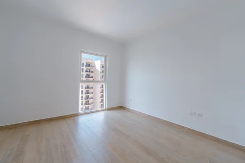 3 Bedrooms Apartment in Waters Edge
