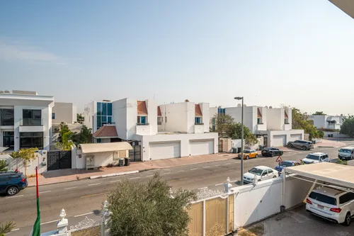 5 Bedrooms Villa in Jumeirah 3 Villas