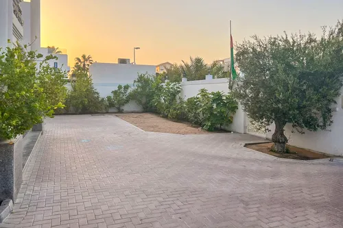 5 Bedrooms Villa in Jumeirah 3 Villas