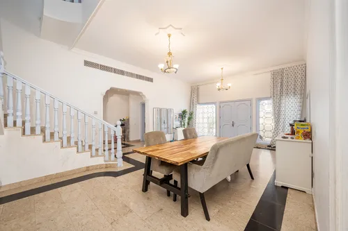 5 Bedrooms Villa in Jumeirah 3 Villas