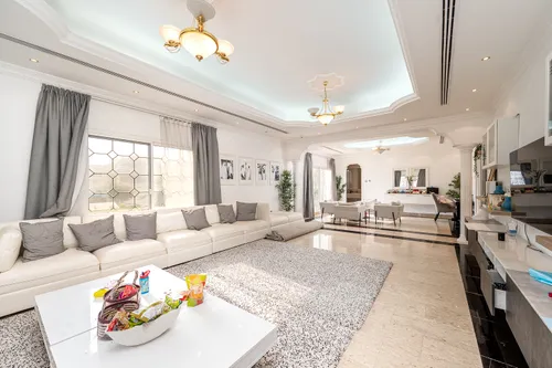 5 Bedrooms Villa in Jumeirah 3 Villas