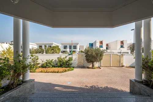 5 Bedrooms Villa in Jumeirah 3 Villas