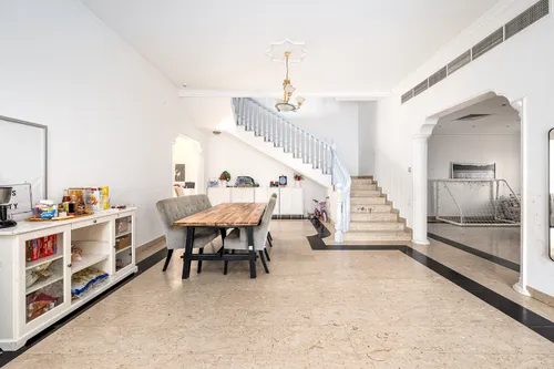 5 Bedrooms Villa in Jumeirah 3 Villas