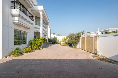 5 Bedrooms Villa in Jumeirah 3 Villas