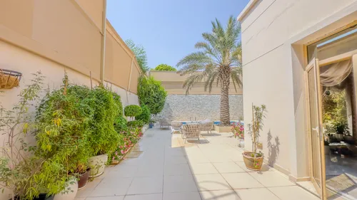 5 Bedrooms Villa in Narjis