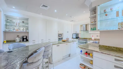 5 Bedrooms Villa in Narjis