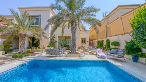 5 Bedrooms Villa in Narjis