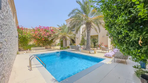 5 Bedrooms Villa in Narjis