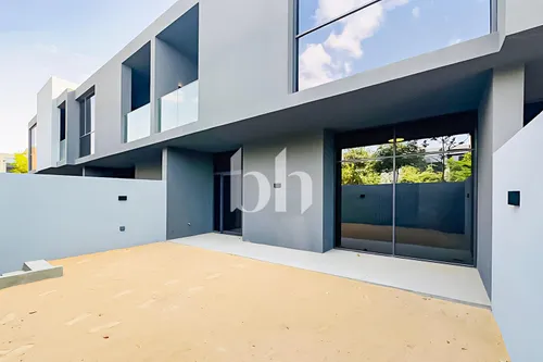 Freehold | 4BR Townhouse | Ready