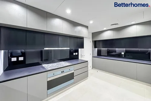 4 Bedrooms Villa in Robinia