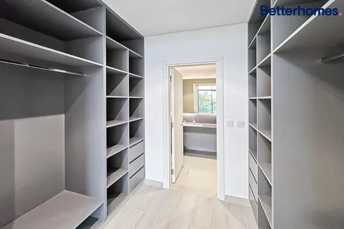 4 Bedrooms Villa in Robinia