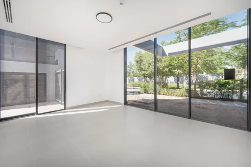 Luxury Ready 5BR Villa | Private Pool | Freehold