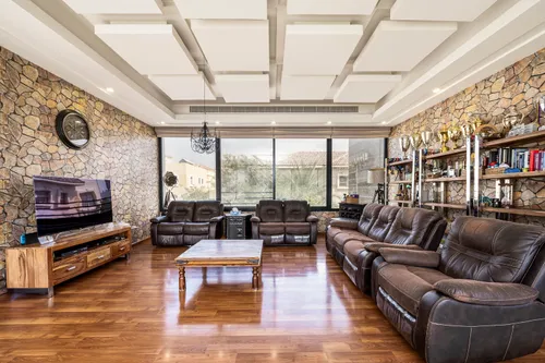 Luxurious 4-Bedroom Villa | Huge Garden Space