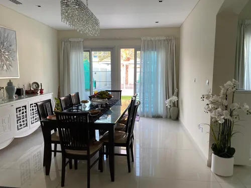 3 Bedrooms Villa in District 16
