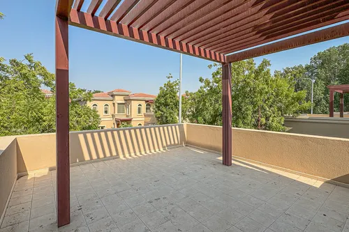 4 Bedrooms Villa in Golf Gardens