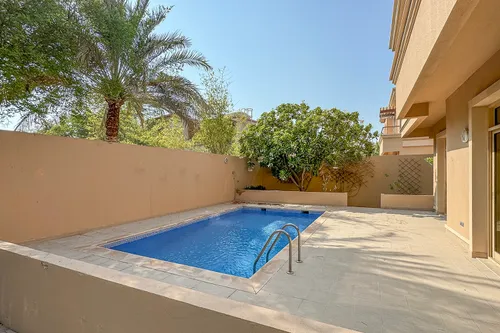 4 Bedrooms Villa in Golf Gardens