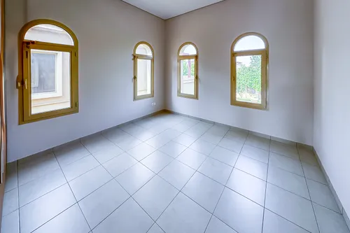 4 Bedrooms Villa in Golf Gardens