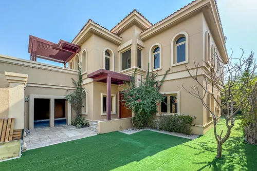 4 Bedrooms Villa in Golf Gardens