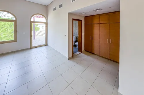 4 Bedrooms Villa in Golf Gardens