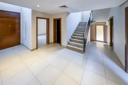 4 Bedrooms Villa in Golf Gardens