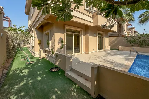 4 Bedrooms Villa in Golf Gardens