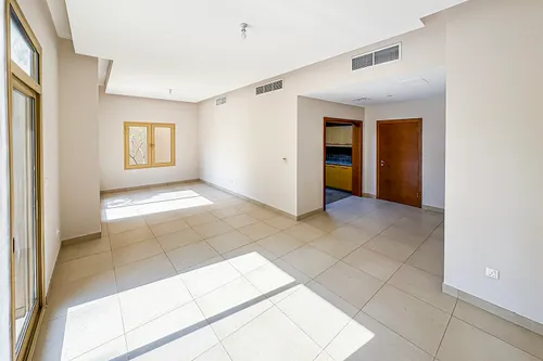 4 Bedrooms Villa in Golf Gardens