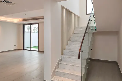 4 Bedrooms Villa in Redwoods