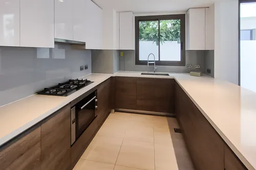 4 Bedrooms Villa in Redwoods