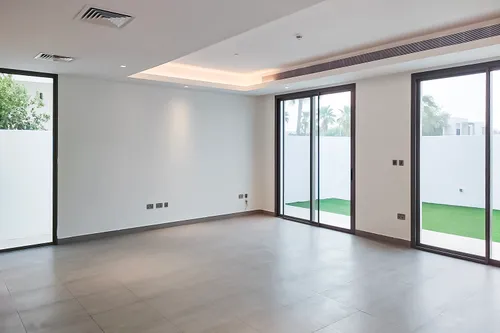 4 Bedrooms Villa in Redwoods