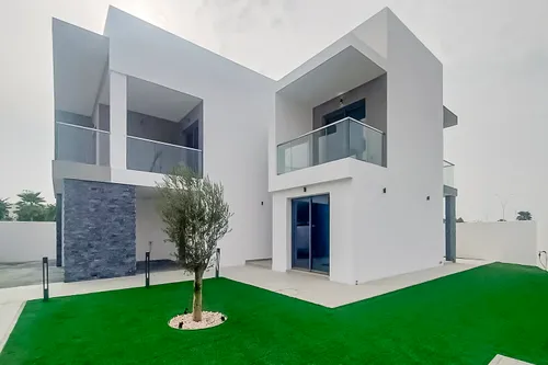 4 Bedrooms Villa in Redwoods