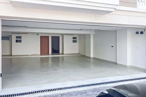 5 Bedrooms Villa in Al Forsan Village