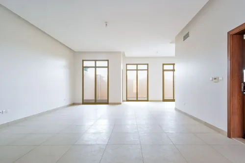 4 Bedrooms Townhouse in Khuzama