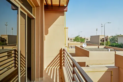 4 Bedrooms Townhouse in Khuzama