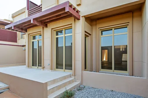 4 Bedrooms Townhouse in Khuzama