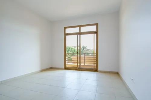 4 Bedrooms Townhouse in Khuzama