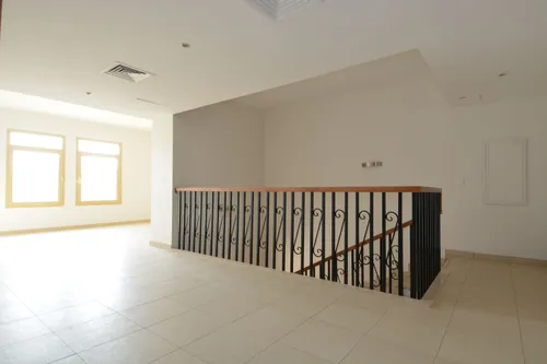 4 Bedrooms Townhouse in Khuzama