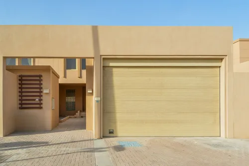 4 Bedrooms Townhouse in Khuzama