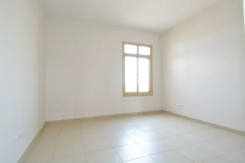4 Bedrooms Townhouse in Khuzama