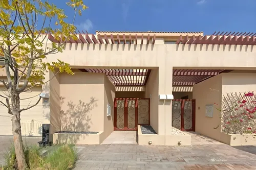 3 Bedrooms Villa in Golf Gardens