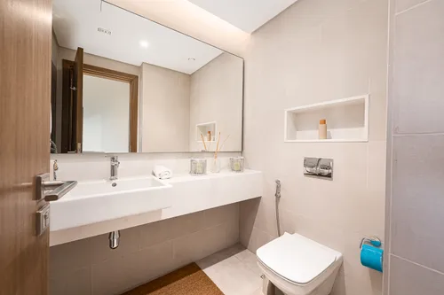 2 Bedrooms Apartment in Canal Front Residence 5