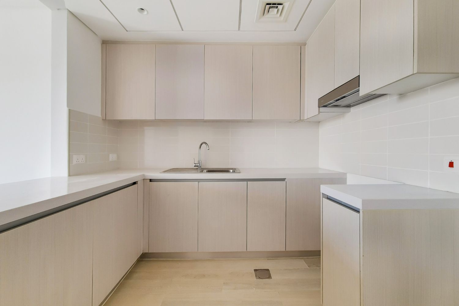 2 Bedrooms Apartment in Waters Edge