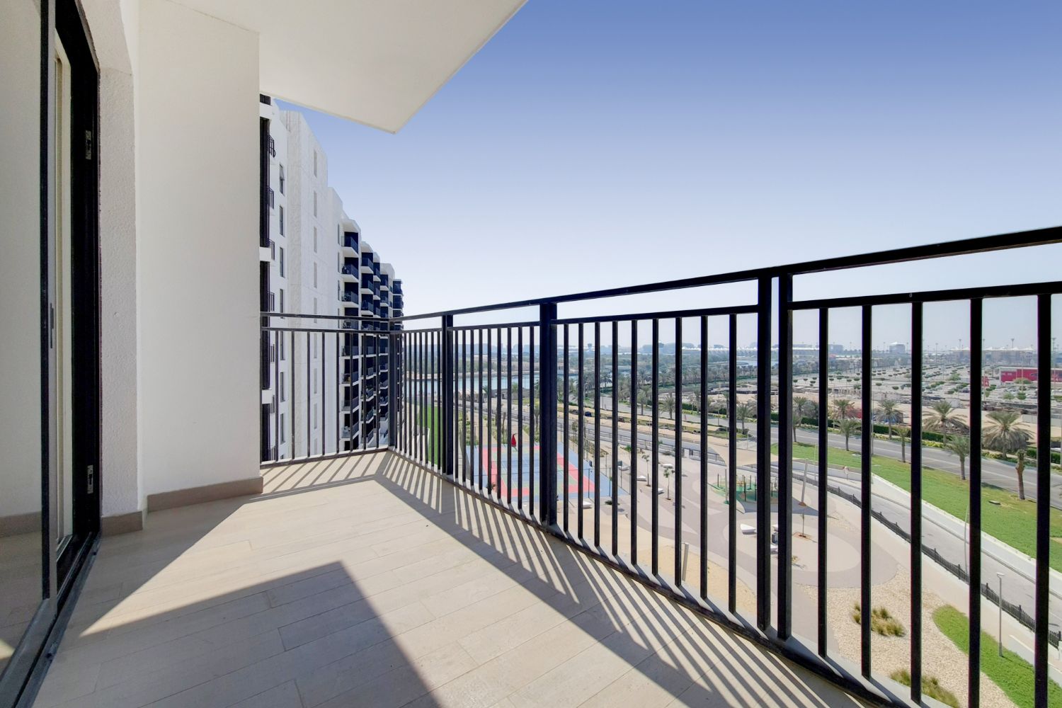 Canal & Ferrari View | Vacant | Prime Location